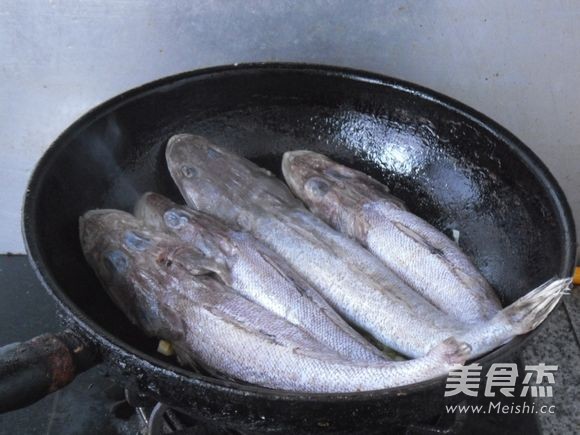 Braised Fish with Garlic recipe