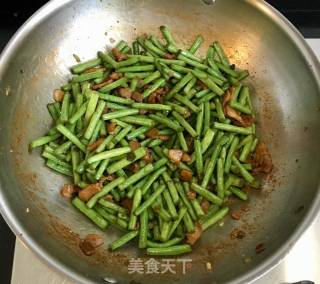 Stir-fried Pork Belly with Cowpeas recipe