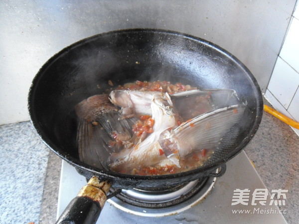 Grilled Fish Fins with Chopped Pepper recipe