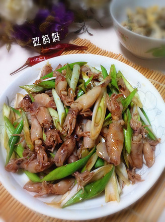 Dry Pen Tube Fish Mixed with Green Onions recipe