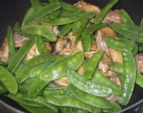 Fried Chicken with Snow Peas recipe