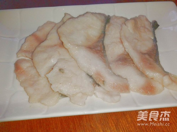 Fried Fish Fillet with Black Fungus recipe