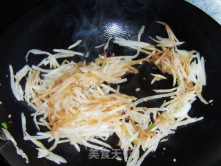 Winter Warming Soup---sour and Spicy Chicken and Radish Soup recipe