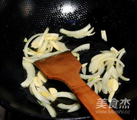 Spaghetti with Korean Spicy Sauce and Cabbage recipe