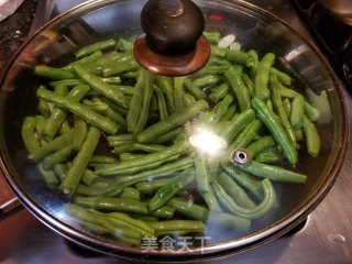 Stir-fried String Beans with Fresh Mushrooms and Color Peppers recipe