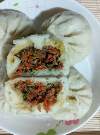 Beef, Carrot, Green Pepper and Cilantro Stuffed Buns