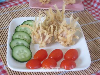 Permeated with A Strong Cheese Flavor, Covered in Strips of Wonton Silk の "golden Cheese Ball" recipe