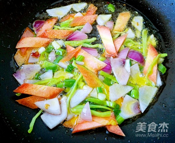 Fried Rice Noodles with Sauerkraut recipe