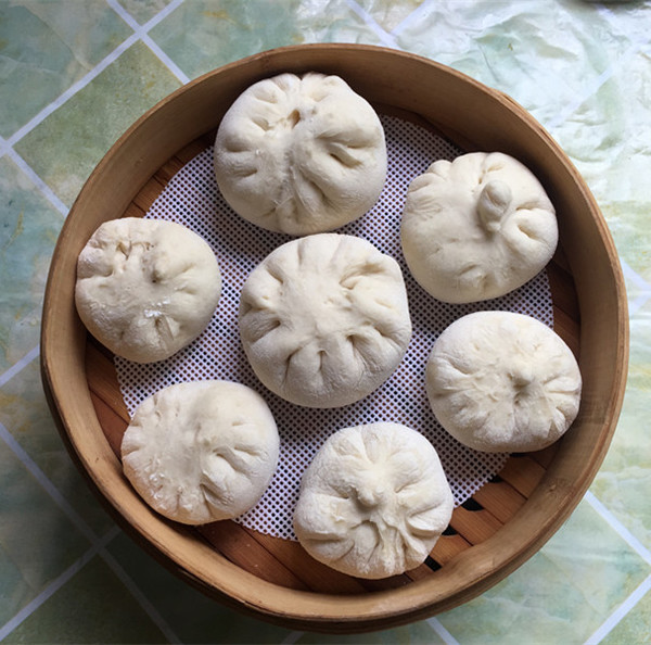 Stir-fried Pork Buns with Plums and Vegetables recipe