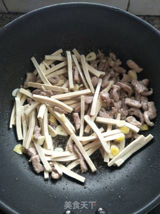 Stir-fried Bean Curd with Leek recipe