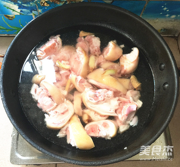 Braised Pork Trotters with Dried Bamboo Shoots recipe