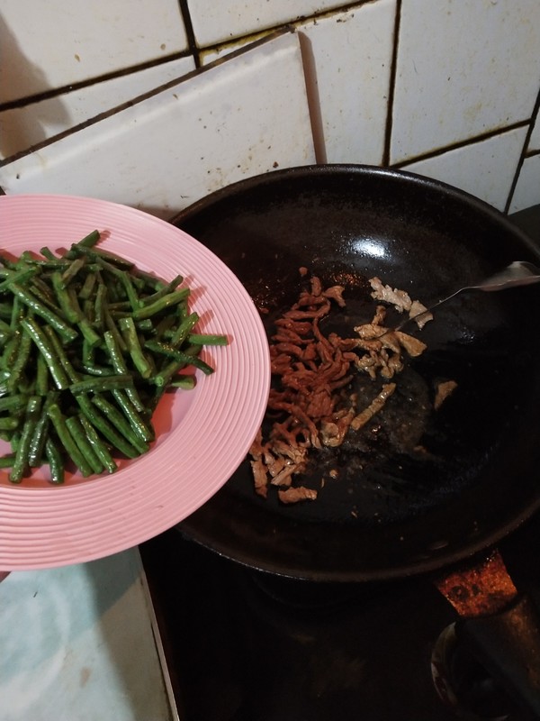 Stir-fried Pork with Cowpeas recipe