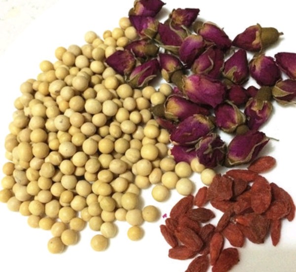 Chinese Wolfberry Rose Soy Milk recipe
