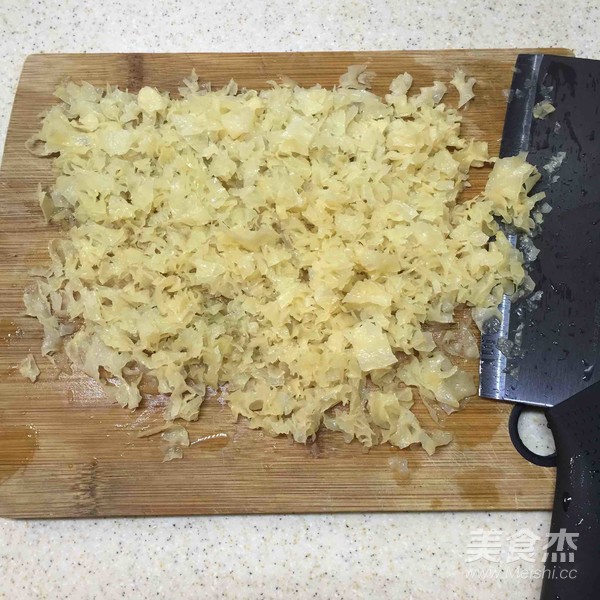 Hawthorn and Tremella Soup recipe