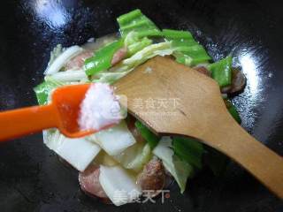 Stir-fried Cabbage with Hot Pepper and Spicy Sausage recipe