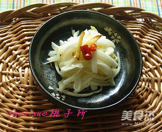 Refreshing Hot and Sour Cabbage recipe