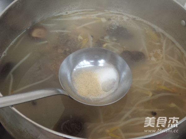 Silver Bud Shiitake Mushroom Crucian Fish Soup recipe