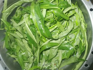 Fried Convolvulus Leaves with Egg recipe