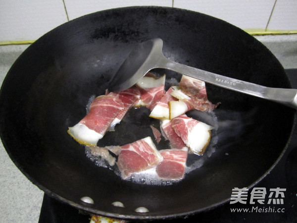 Fried Bacon with Scallion Head recipe