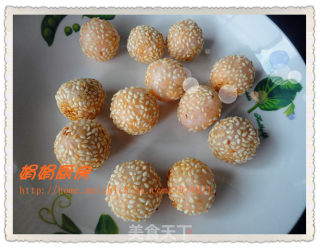 Strawberry Ice Cream Powder Flavor-red Bean Paste Hollow Sesame Ball recipe