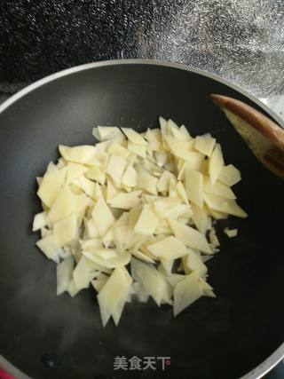 Fried Potato Chips with Red Pepper recipe