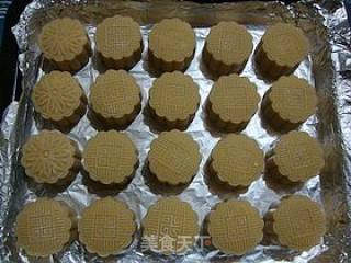 Full Moon Mid-autumn Festival----------[cantonese Strawberry Bean Paste Mooncakes] recipe