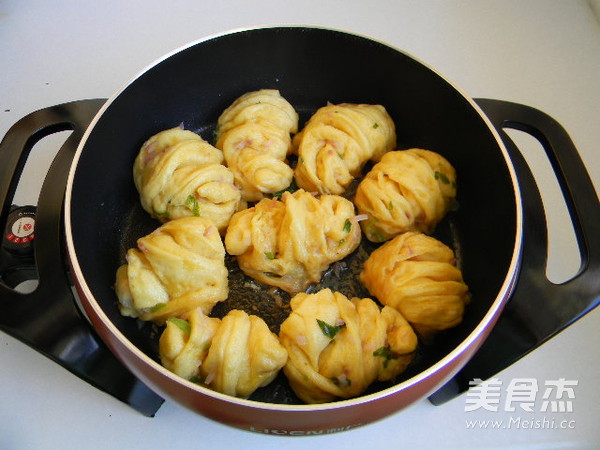 Fried Flower Roll recipe