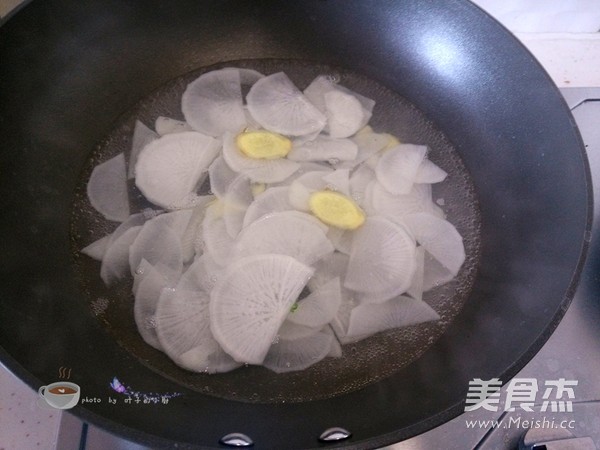 White Radish and Pork Liver Soup recipe