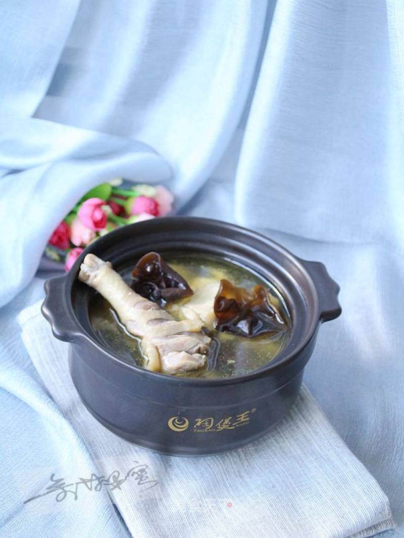 Chicken Soup with Red Dates and Black Fungus