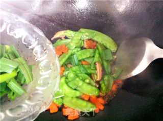 Winter Mushroom and Oyster Fragrant Snow Peas recipe