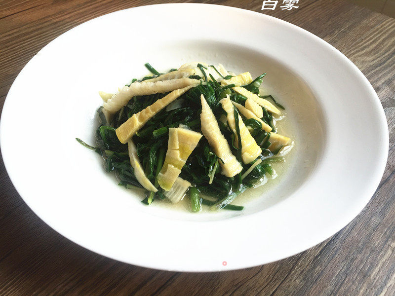 Stir-fried Chives with Spring Bamboo Shoots recipe