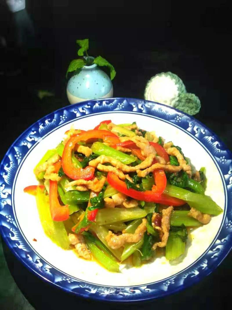 Shredded Pork with Celery and Red Pepper