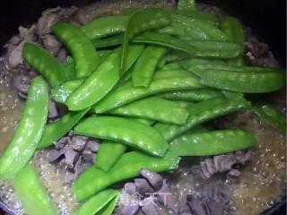 Stir-fried Snow Peas with Chicken Gizzards recipe