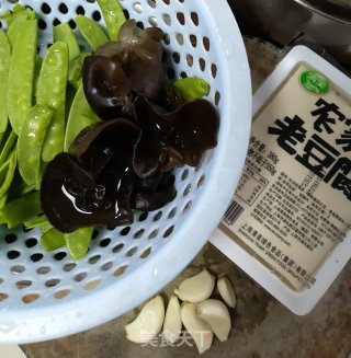 Tofu Stewed with Snow Peas recipe