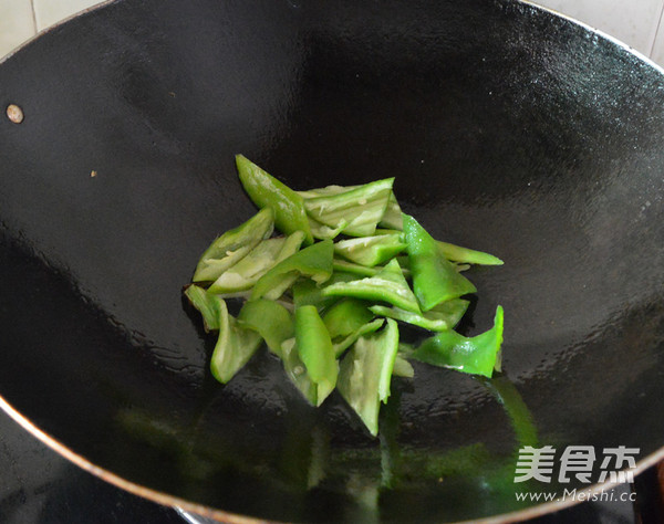 Stir-fried Beef Liver with Green Pepper recipe