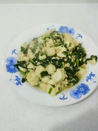 Stir-fried Chives with Tofu and Shrimp Skin recipe