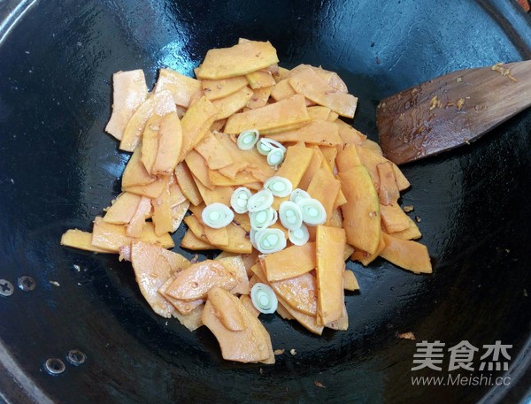 Fried Pumpkin with Nuts recipe