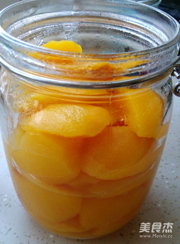 Homemade Canned Yellow Peaches in Syrup recipe