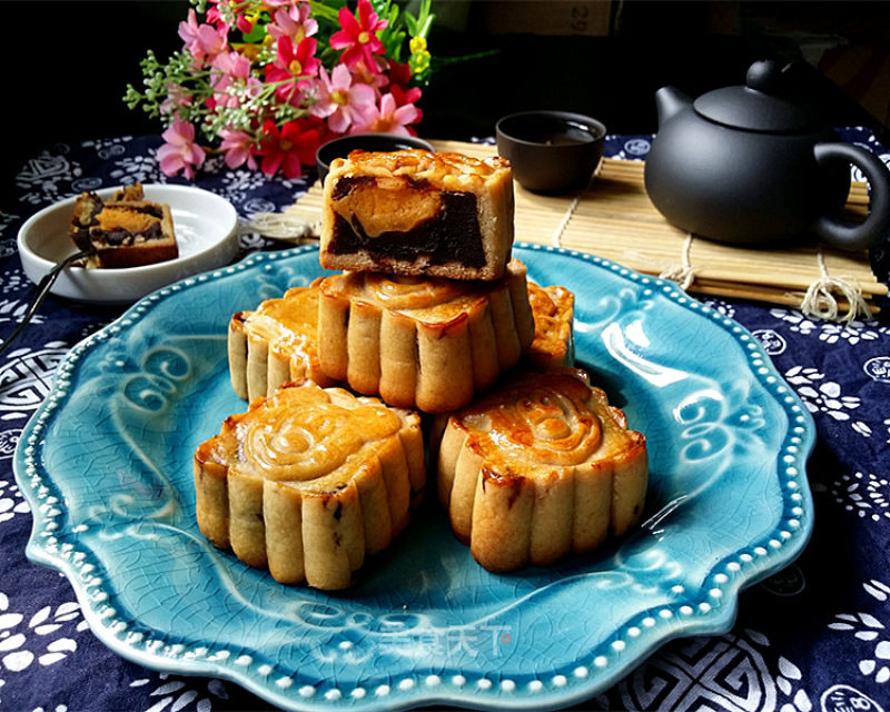 #trust之美#cantonese-style Egg Yolk Mooncakes recipe