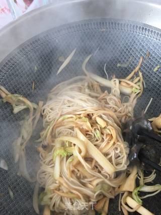 Fried Noodles with King Pleurotus and Sea Cucumber recipe