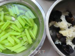 Stir-fried Celery with Double Ears recipe