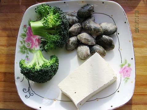 Tofu Soup with Clams and Broccoli recipe