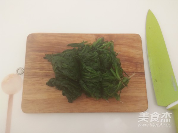 Spinach Mixed with Walnuts recipe