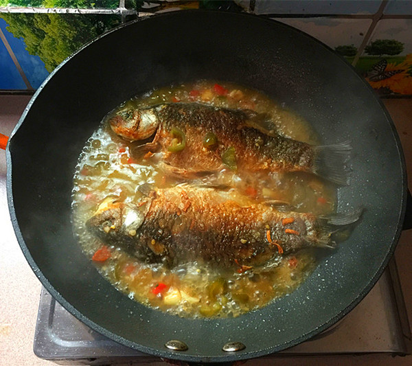 Hot and Sour Crucian Carp recipe