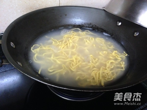 Golden Noodles with Hoisin Sauce recipe