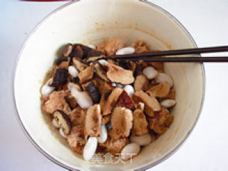 Nourishing Yin and Invigorating Yang, Nourishing Middle and Nourishing Qi-golden Gourd Pork Ribs recipe