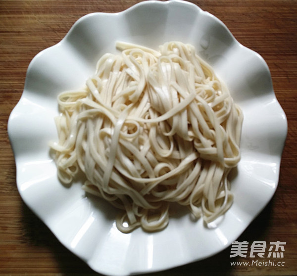 Marinated Egg Noodles with Lettuce and Oyster Sauce recipe