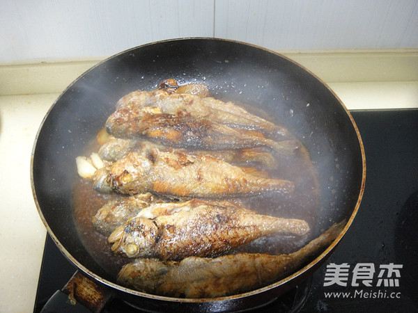 Sweet and Sour Yellow Croaker recipe