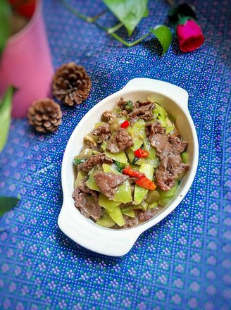 Stir-fried Beef with Lettuce recipe