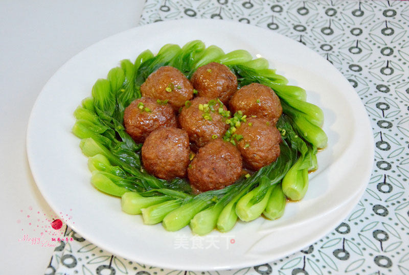 Braised Pork and Lotus Root Meatballs recipe